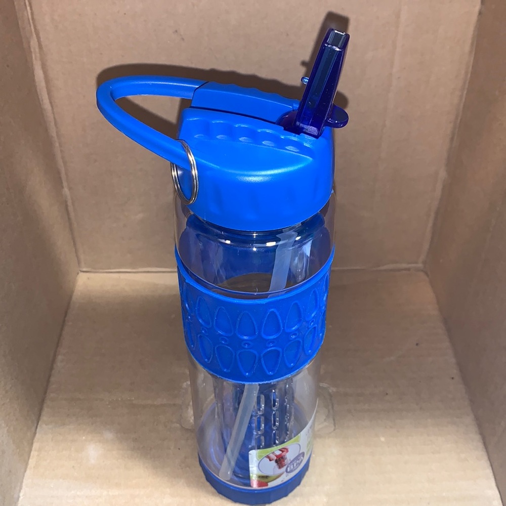 ☄️2/$15☄️Water bottle with infuser